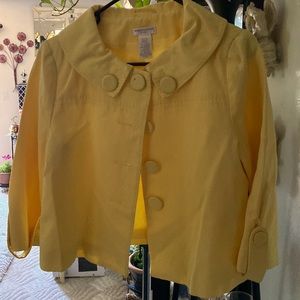 Cute little blazer button in the front